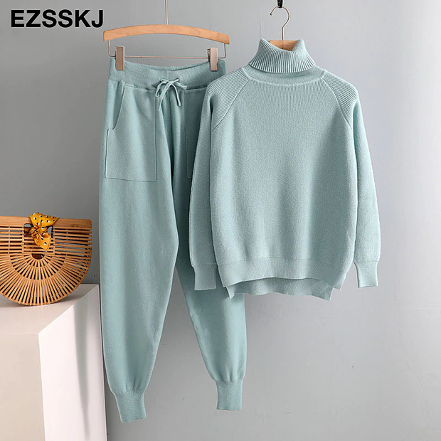Turtleneck Sweater + Carrot Jogging Pants